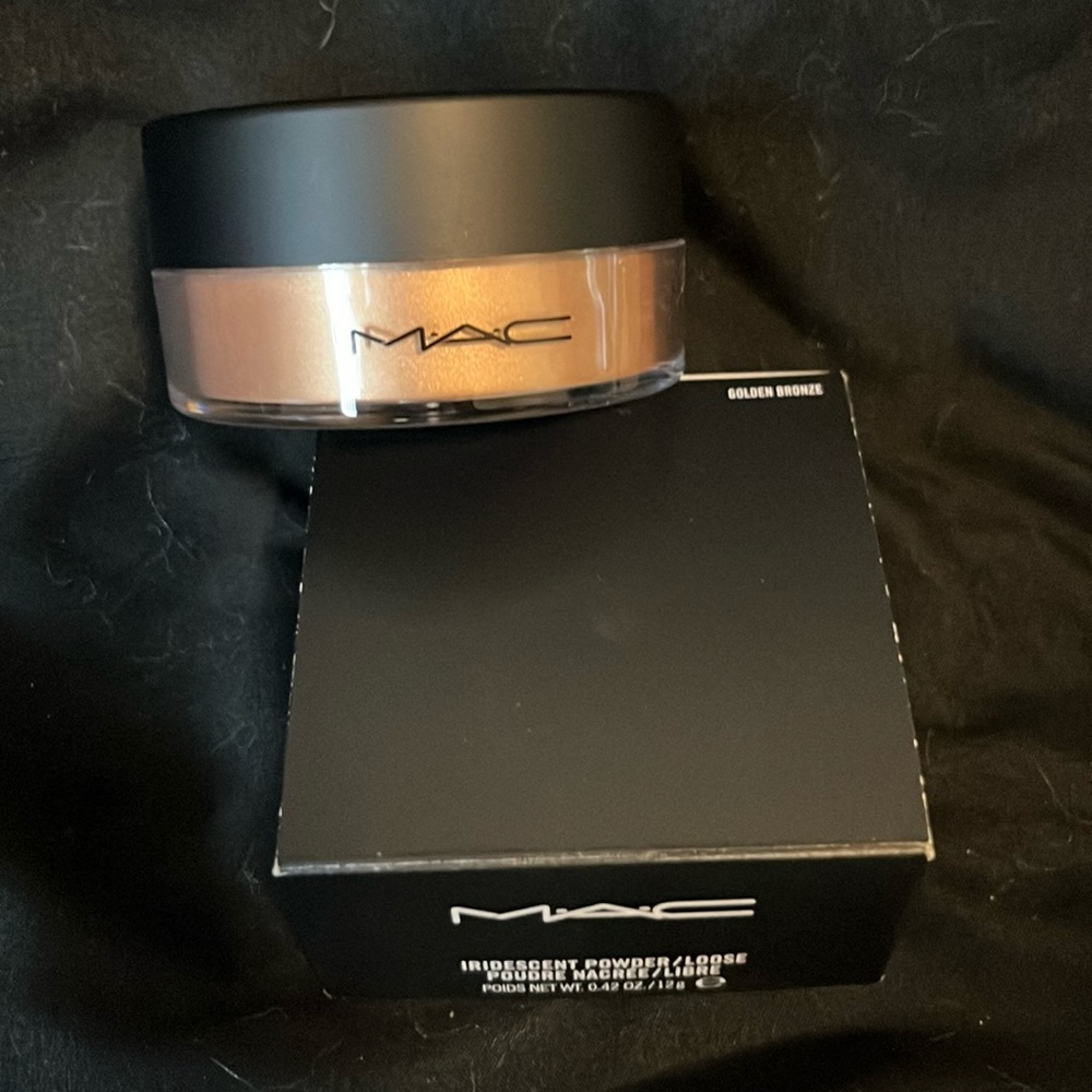 MAC COSMETICS IRIDESCENT POWDER/LOOSE IN “GOLDEN BRONZE”